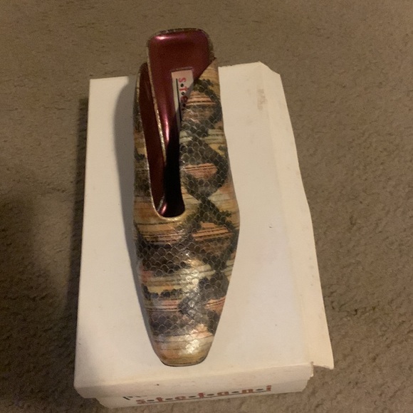 Shoes - Picture 2 of 4